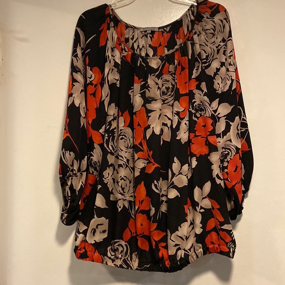 Anne Klein 100% silk blouse. Beautiful, three quarter sleeves.